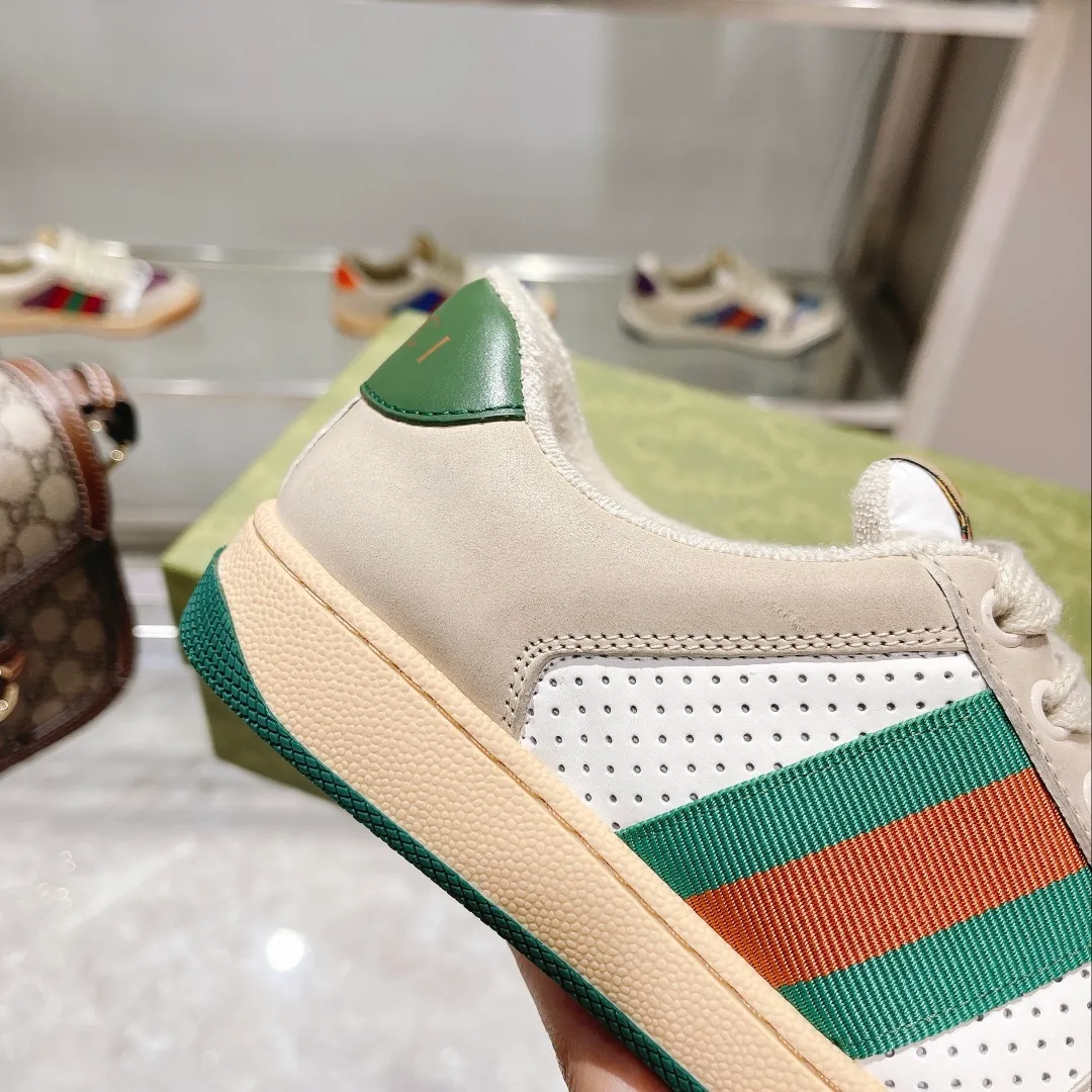 👟👟Ex-factory price 480👟👟 GUCCI’s first generation of dirty shoes was born, adding a star to the luxury world Trendy brands, alternative, magical, retro, etc. are integrated into one. The contrasting colors of cowhide fabrics stimulate the vision. Various combinations and various techniques. ✍ Among them, the Gucci logo pattern is interspersed with design, which is vivid. The cowhide punching process is retro and old, and the logo element of trendy men and trendy women. Original original and correct lining, imported fiber towels, more comfortable, shoe packaging technology increases comfort, beautiful on the outside, more beautiful on the inside, spiritual design 🌼The feet are made of beige matte cowhide, with contrasting distressed fabrics, skillful workmanship, overall color balance, imported pure T👟👟Ex-factory price U sole, no impurities, clear texture, orderly arrangement, wear-resistant and non-slip. Couple model: 34-45